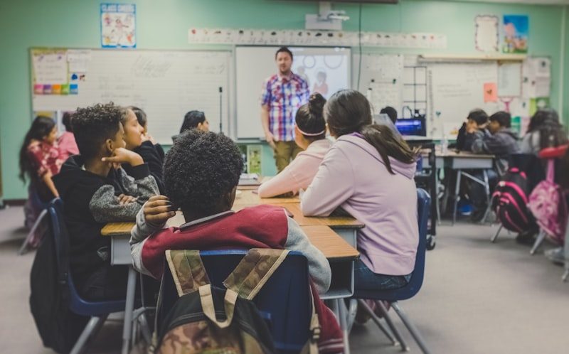 Next-Gen Digital Classrooms & AI Labs